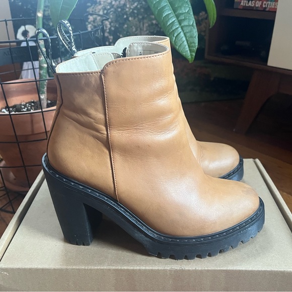 Doc Martens Magdalena Heeled Boots/Booties size 8 - Picture 6 of 9